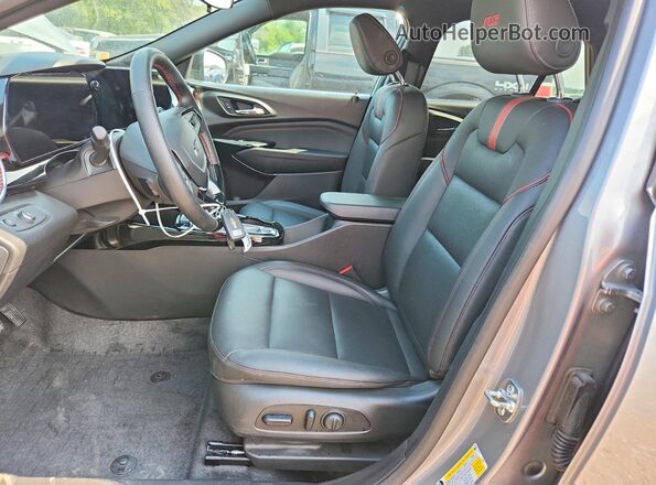KL77LJEP8SC271596 2025 CHEVROLET TRAX Gray Front interior view