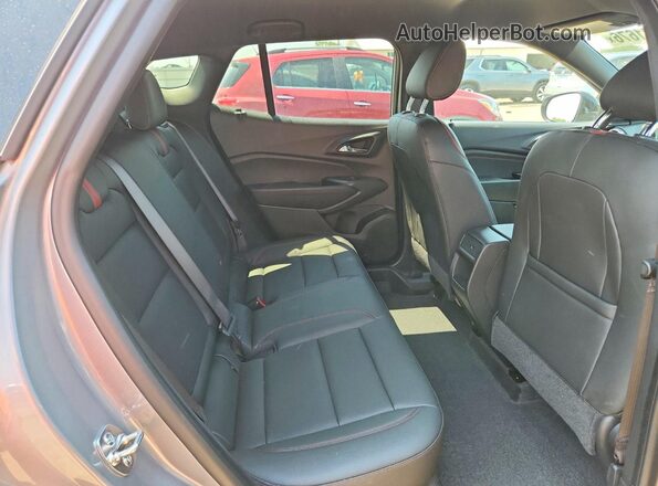 KL77LJEP8SC271596 2025 CHEVROLET TRAX Gray Rear interior view