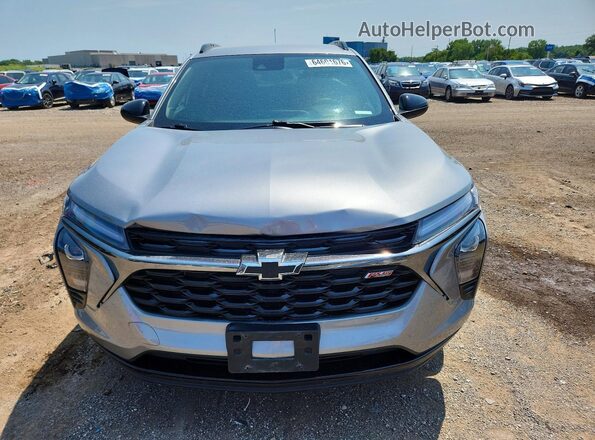 KL77LJEP8SC271596 2025 CHEVROLET TRAX Gray Front view