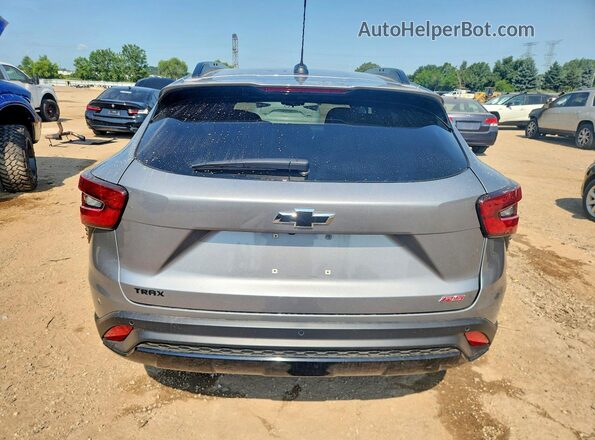 KL77LJEP9SC168302 2025 CHEVROLET TRAX Silver Rear view