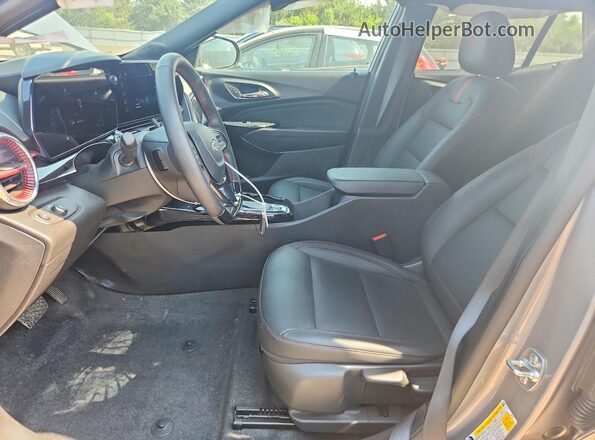 KL77LJEP9SC168302 2025 CHEVROLET TRAX Silver Front interior view
