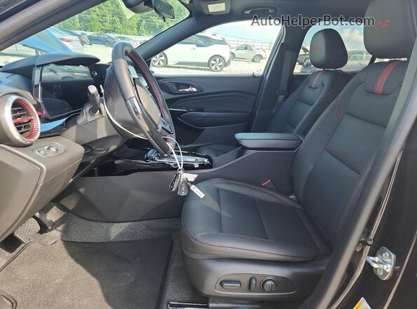 KL77LJEP9TC180046 2026 CHEVROLET TRAX Черный Вид салона спереди