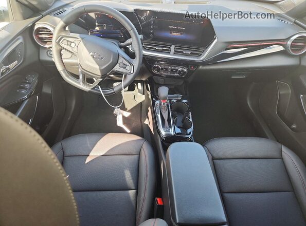 KL77LJEP9TC180046 2026 CHEVROLET TRAX Черный Вид панели приборов