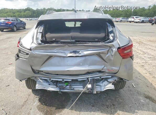 KL77LJEPXSC027027 2025 CHEVROLET TRAX Серый Вид сзади