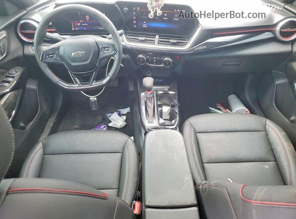 KL77LJEPXSC027027 2025 CHEVROLET TRAX Серый Вид панели приборов