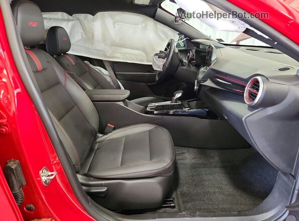 KL77LJEPXTC088220 2026 CHEVROLET TRAX Red წინა სალონის ხედი