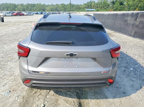 KL77LJEPXTC185465 2026 CHEVROLET TRAX Gray უკანა ხედი