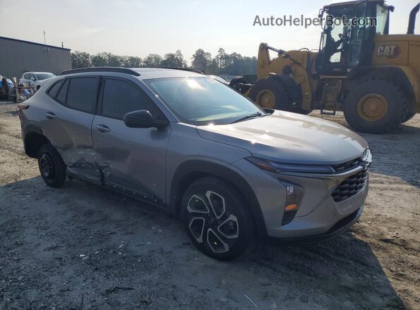 KL77LJEPXTC185465 2026 CHEVROLET TRAX Gray წინა მარჯვენა