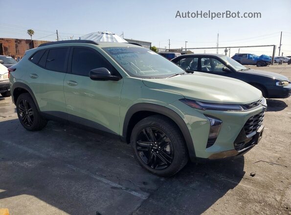KL77LKE21RC160134 2024 CHEVROLET TRAX Green Delantero derecho