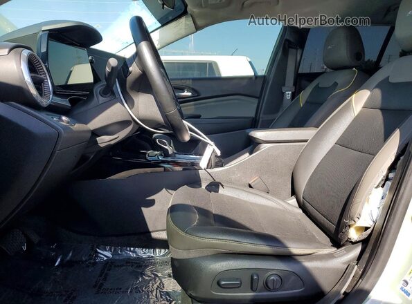 KL77LKE21RC160134 2024 CHEVROLET TRAX Green Vista interior delantera