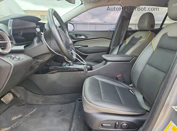 KL77LKE23RC069995 2024 CHEVROLET TRAX Silver წინა სალონის ხედი