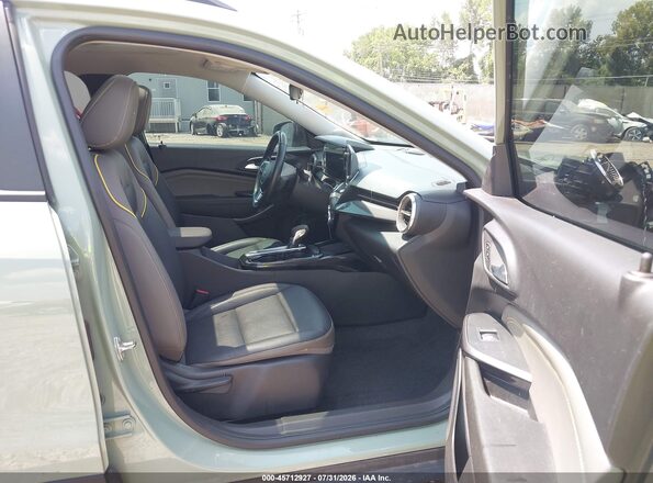 KL77LKE26RC097791 2024 CHEVROLET TRAX Зеленый Вид салона спереди