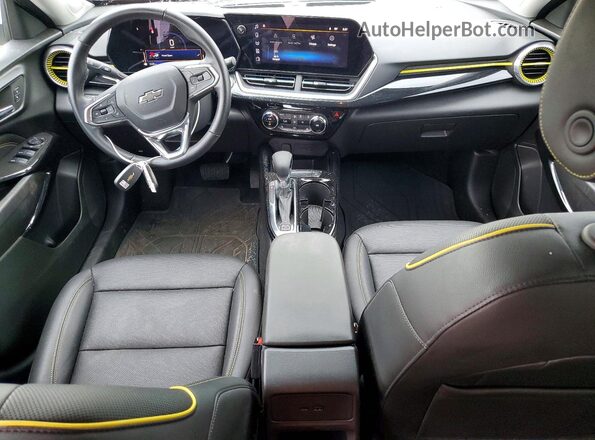 KL77LKE27RC223690 2024 CHEVROLET TRAX Белый Вид панели приборов