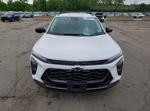 KL77LKE27RC223690 2024 CHEVROLET TRAX Белый Вид спереди
