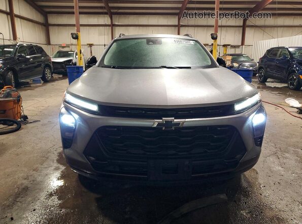 KL77LKE28RC066252 2024 CHEVROLET TRAX Gray Widok z przodu