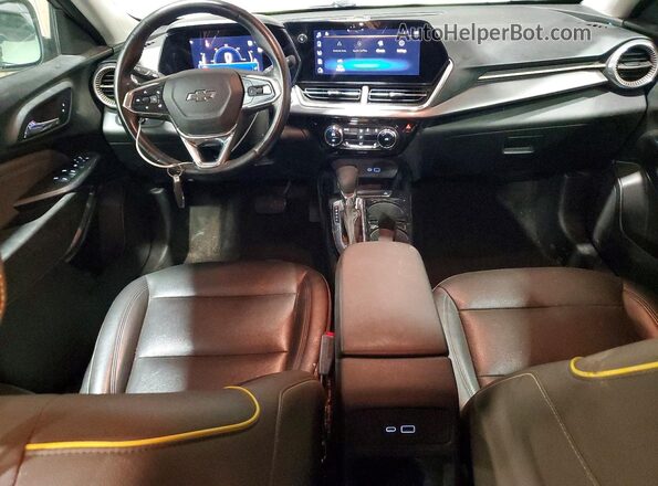 KL77LKE28RC066252 2024 CHEVROLET TRAX Gray Widok deski rozdzielczej