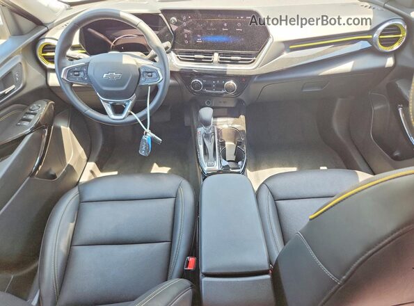 KL77LKE28RC138678 2024 CHEVROLET TRAX Black Vista del salpicadero
