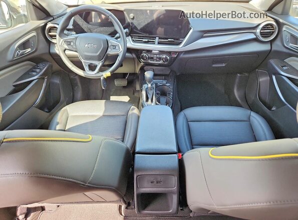 KL77LKEP0SC321803 2025 CHEVROLET TRAX Green Widok deski rozdzielczej