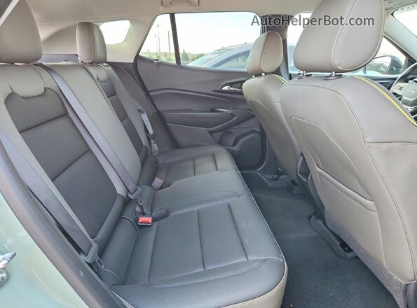 KL77LKEP0SC321803 2025 CHEVROLET TRAX Green Widok wnętrza z tyłu