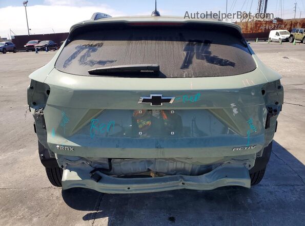 KL77LKEP0TC044295 2026 CHEVROLET TRAX Green უკანა ხედი