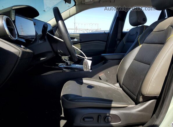 KL77LKEP0TC044295 2026 CHEVROLET TRAX Green წინა სალონის ხედი