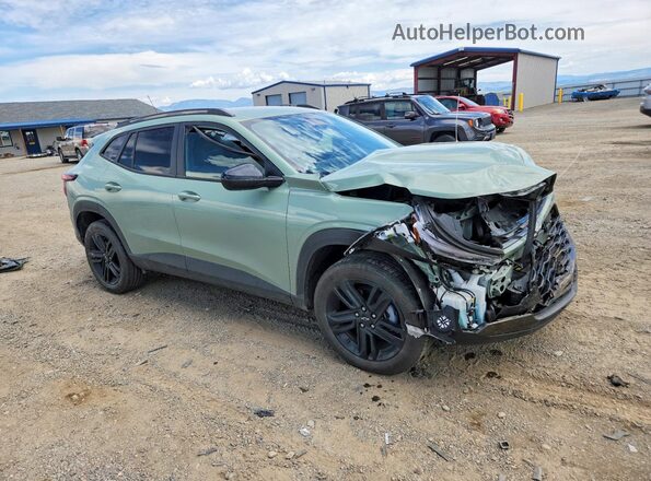 KL77LKEP1SC162953 2025 CHEVROLET TRAX Green Front right