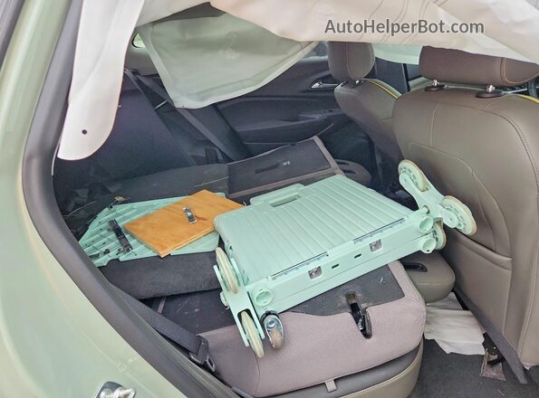 KL77LKEP2SC058956 2025 CHEVROLET TRAX Green Вид задніх сидінь
