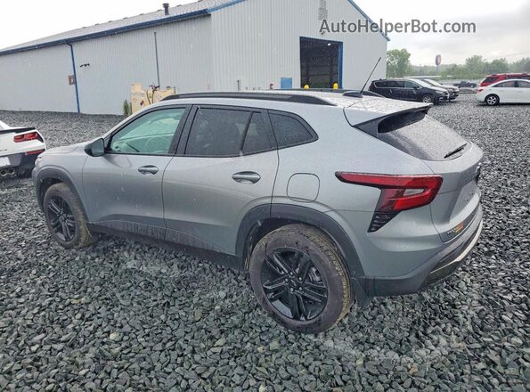 KL77LKEP2SC063493 2025 CHEVROLET TRAX Silver Trasero izquierdo