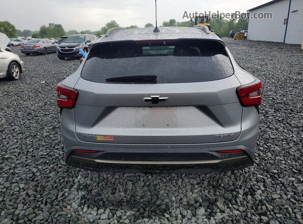 KL77LKEP2SC063493 2025 CHEVROLET TRAX Silver Vista trasera