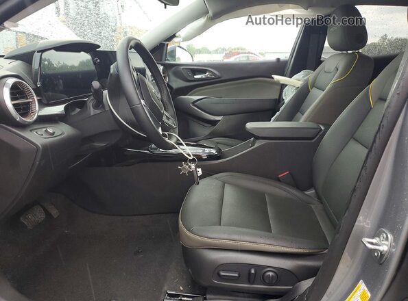 KL77LKEP2SC063493 2025 CHEVROLET TRAX Silver Vista interior delantera