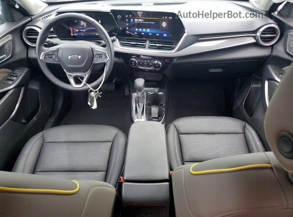 KL77LKEP2SC063493 2025 CHEVROLET TRAX Silver Vista del salpicadero