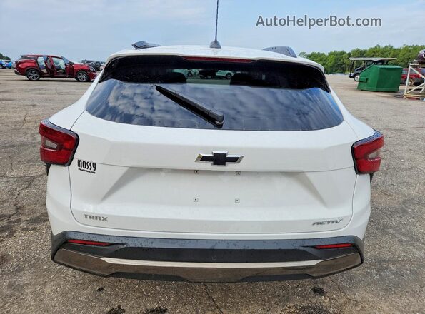 KL77LKEP2TC073314 2026 CHEVROLET TRAX White Հետևի տեսք