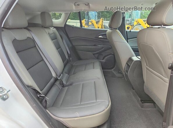 KL77LKEP2TC073314 2026 CHEVROLET TRAX White Հետևի նստատեղերի տեսք