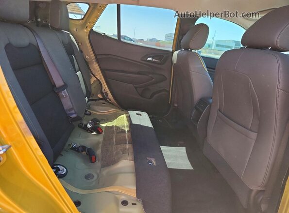 KL77LKEP3SC051871 2025 CHEVROLET TRAX Желтый Вид задней части салона