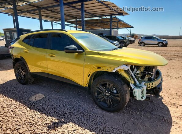 KL77LKEP3SC051871 2025 CHEVROLET TRAX Желтый Передняя правая четверть