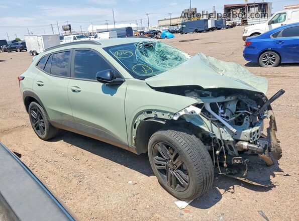 KL77LKEP3SC116363 2025 CHEVROLET TRAX Green Przód prawy