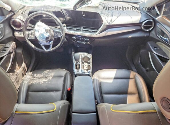 KL77LKEP3SC116363 2025 CHEVROLET TRAX Green Widok deski rozdzielczej