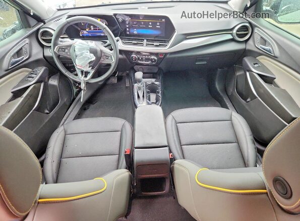 KL77LKEP3TC058272 2026 CHEVROLET TRAX Green Առջևի վահանակի տեսք