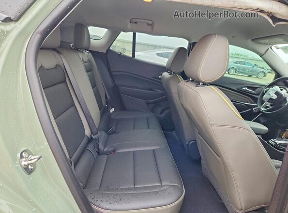 KL77LKEP3TC058272 2026 CHEVROLET TRAX Green Սալոնի հետևի տեսք
