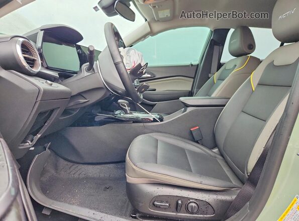 KL77LKEP3TC058272 2026 CHEVROLET TRAX Green Սալոնի դիմացի տեսք