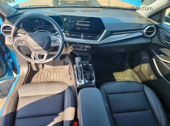 KL77LKEP4TC002342 2026 CHEVROLET TRAX Blue Вид панелі приладів