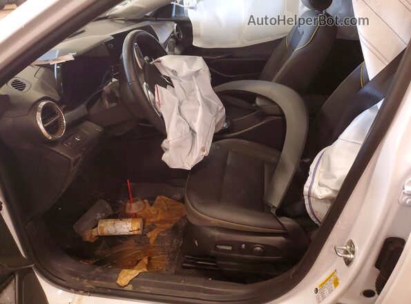 KL77LKEP5SC178797 2025 CHEVROLET TRAX White Vista interior delantera