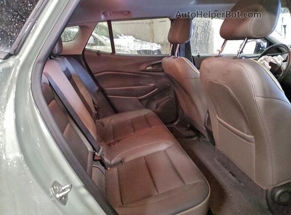 KL77LKEP7SC018985 2025 CHEVROLET TRAX Зеленый Вид задней части салона