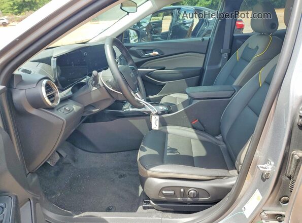 KL77LKEP7TC015389 2026 CHEVROLET TRAX Silver Vista interior delantera