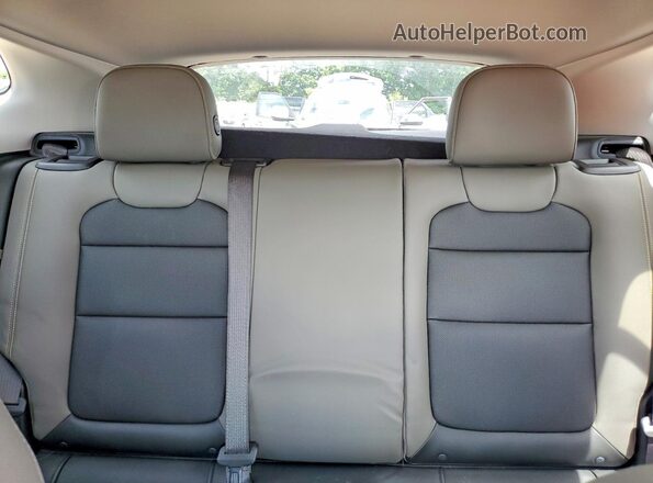KL77LKEP7TC015389 2026 CHEVROLET TRAX Silver Vista de los asientos traseros