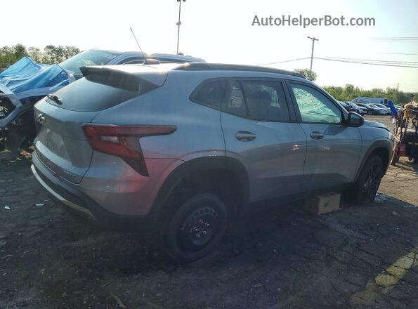 KL77LKEP8SC237082 2025 CHEVROLET TRAX Silver Rear right