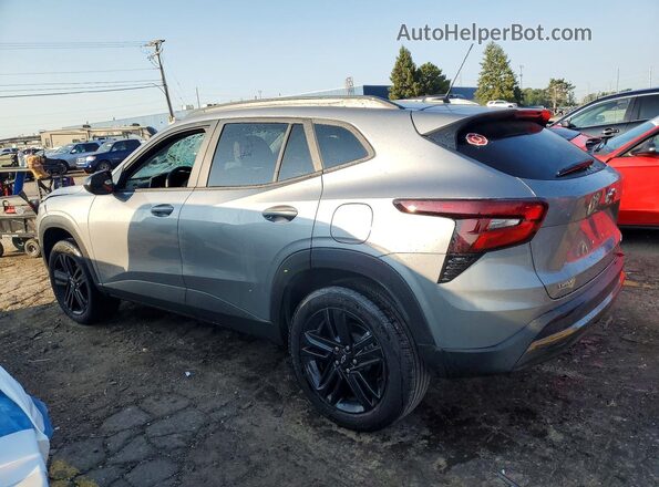 KL77LKEP8SC237082 2025 CHEVROLET TRAX Silver Rear left