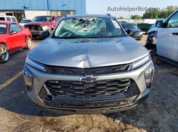 KL77LKEP8SC237082 2025 CHEVROLET TRAX Silver Front view