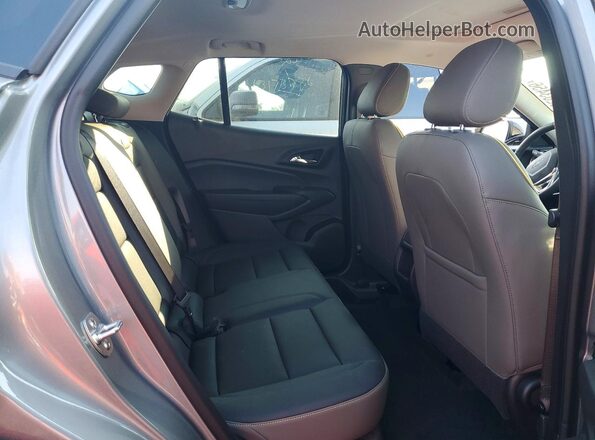 KL77LKEP8SC237082 2025 CHEVROLET TRAX Silver Rear interior view