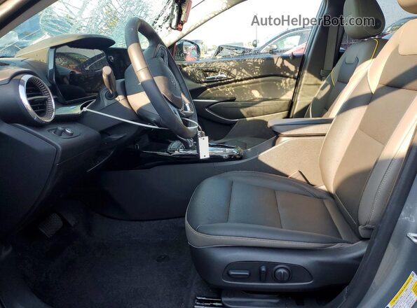 KL77LKEP8SC237082 2025 CHEVROLET TRAX Silver Front interior view